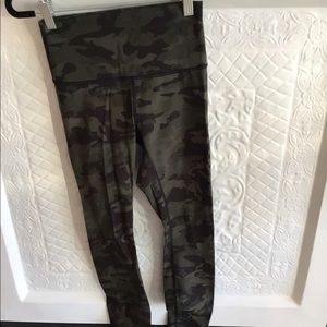 Lululemon Camo high waisted leggings. Size 4.